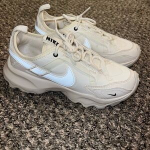 Women’s Nike TC 7900 Size 8